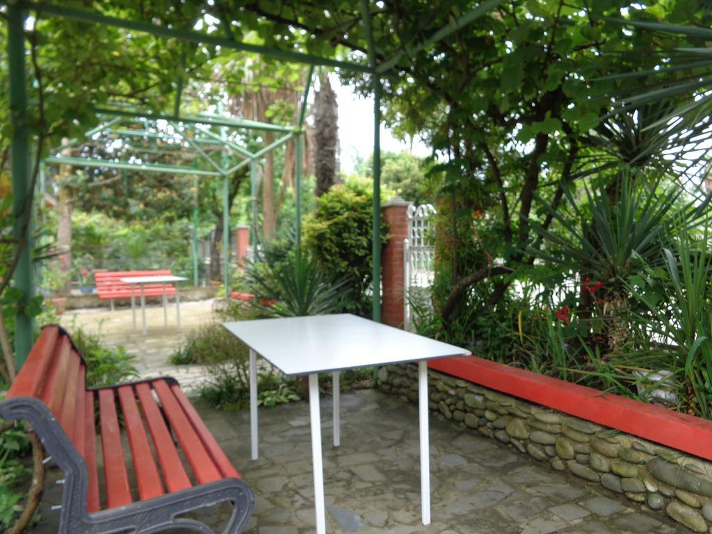 White Guest House Batumi Quarto foto
