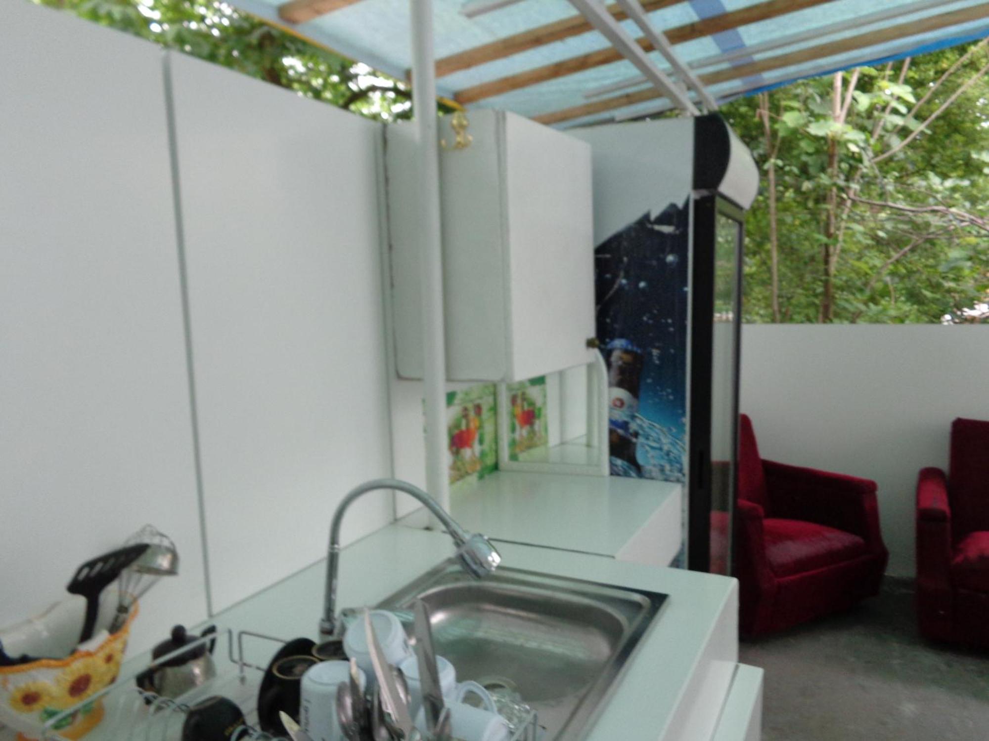 White Guest House Batumi Quarto foto