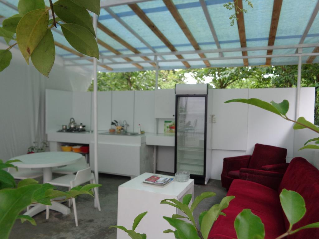 White Guest House Batumi Quarto foto
