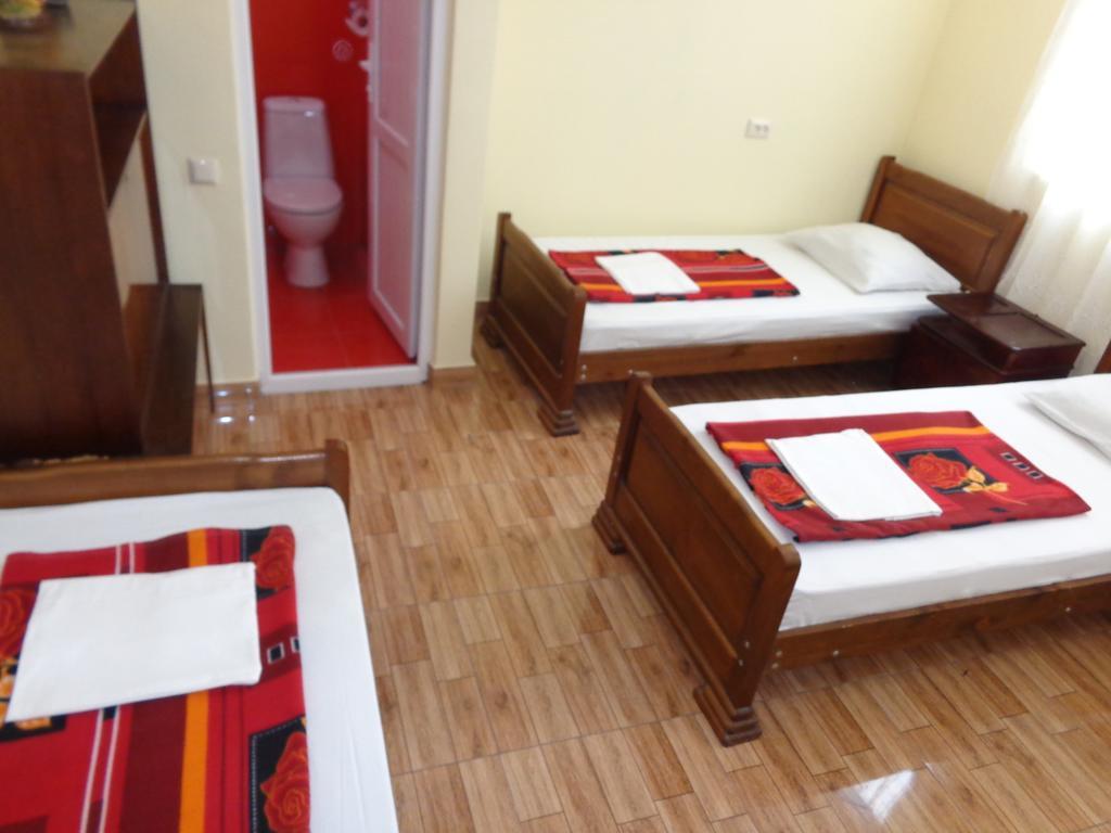 White Guest House Batumi Quarto foto