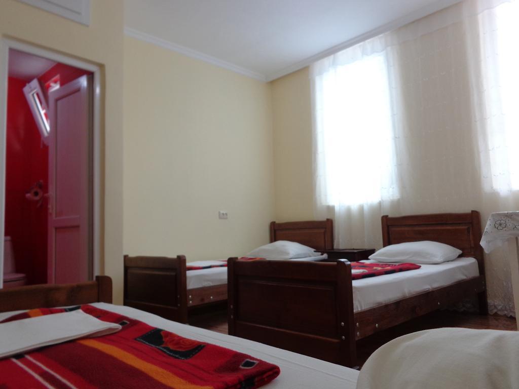 White Guest House Batumi Quarto foto