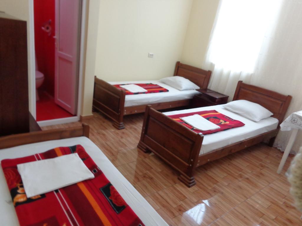 White Guest House Batumi Quarto foto