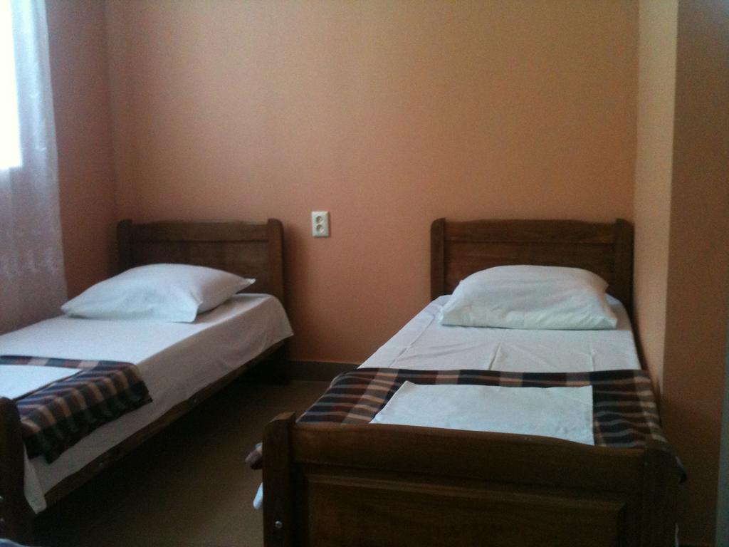 White Guest House Batumi Quarto foto